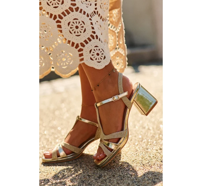 Dámské sandály na vysokém podpatku vyrobené z eko kůže, zlatá Lyana Dámské sandály na vysokém podpatku vyrobené z eko kůže, zlatá Lyana