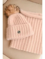 Dámská čepice s kapucí a pleteným vzorem bílá