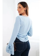 Dámská pruhovaná blůza s výstřihem do V a volánky na rukávech modrá