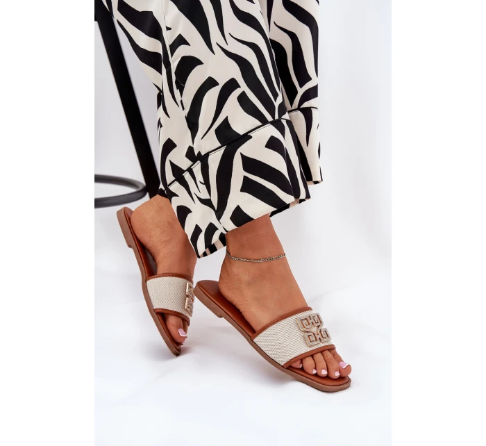 Elegantní Dámské Pantofle S Dekorací Na Plochém Podpatku Camel model 21685553 - Boto Elegantní Dámské Pantofle S Dekorací Na Plochém Podpatku Camel model 21685553 - Boto