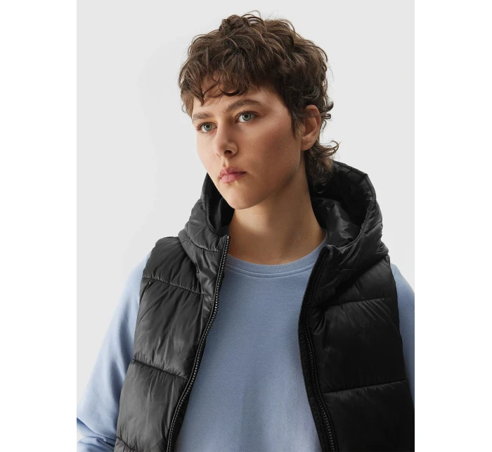 Dámská péřová vesta s výplní ze syntetického peří 4F 