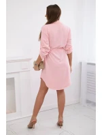 Šaty se zapínáním na knoflíky a zavazováním v pase pudrově růžová