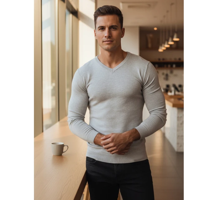 Pánský světle šedý svetr s výstřihem Dstreet model 21979980 - FashionStreet Pánský světle šedý svetr s výstřihem Dstreet model 21979980 - FashionStreet