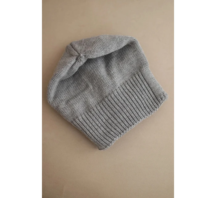 Dámská zimní čepice z vlny s klasickým žebrovaným vzorem K444 šedá