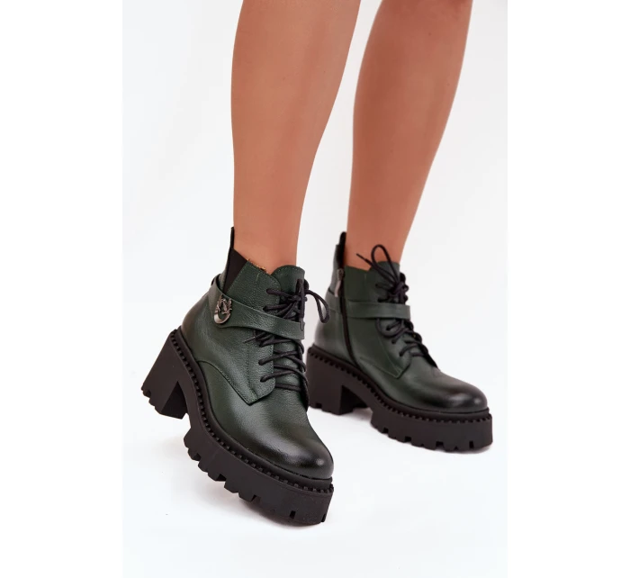 Kožené dámské boty na klínku s ozdobným páskem zateplené Zazoo 60557 tmavě zelené
