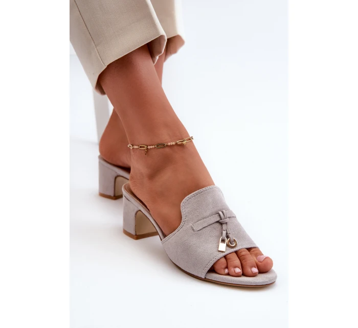 Dámské šedé sandály z semiše na podpatku model 21666896 - Boto Dámské šedé sandály z semiše na podpatku model 21666896 - Boto