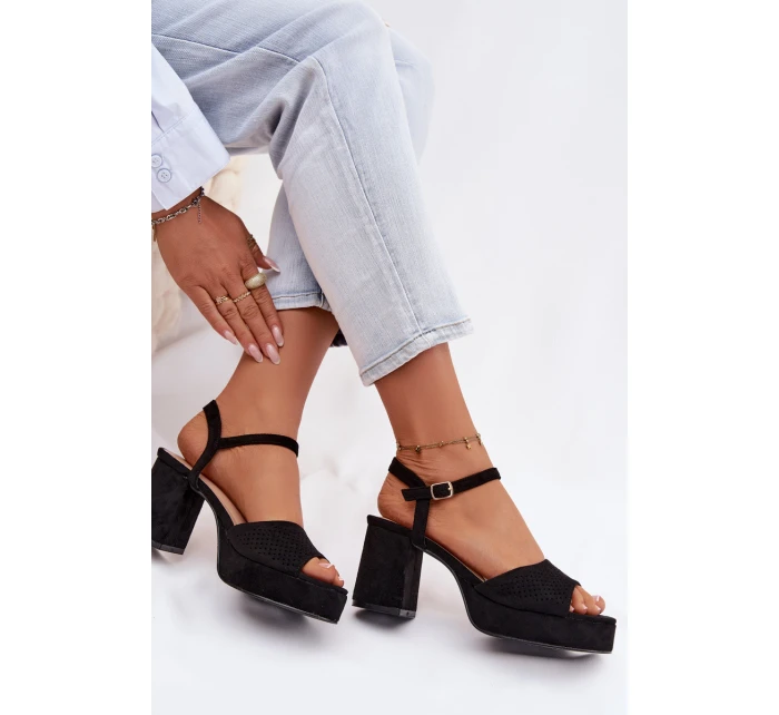 Dámské sandály na podpatku z eko semiše Černé Iserelle