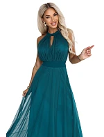 Elegantní večerní maxi šaty s výstřihem, tylem a zavazováním v pase – zelené model 22285998 - numoco basic Elegantní večerní maxi šaty s výstřihem, tylem a zavazováním v pase – zelené model 22285998 - numoco basic