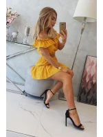 Vyšívaná souprava s hořčicovou halenkou s puntíky