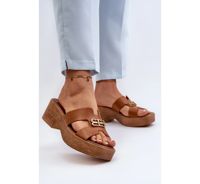 Zazoo 40412 Kožené elegantní dámské žabky s zlatým ozdobou hnědé