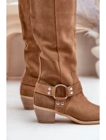 Semišové kozačky na nízkém podpatku s nad  Camel model 21680104 - Zazoo