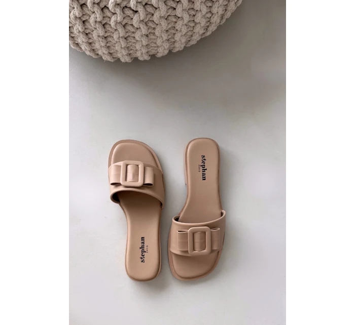 Dámské pantofle na nízkém podpatku s přezkou béžové Melivra