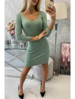 Přiléhavé šaty s výstřihem tmavě mátové