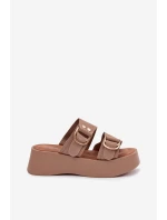 Dámské nazouváky s zlatými sponami tmavě béžové model 22038462 - Boto