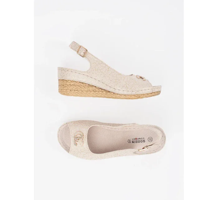 Krásné dámské  sandály hnědé na klínku