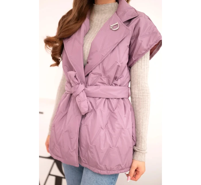 Dámská prošívaná vesta s páskem a širokým límcem tmavě růžová