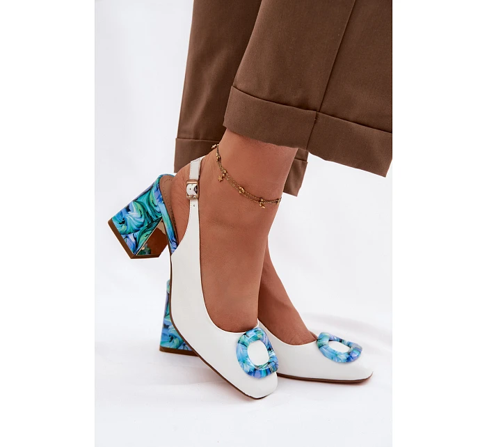 Kožené dámské sandály na podpatku s přezkou D&A model 22100330 bílé - S.Barski Kožené dámské sandály na podpatku s přezkou D&A model 22100330 bílé - S.Barski