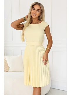 311-21 LILA Klasické plisované šaty s krátkými rukávy a páskem - máslově žluté