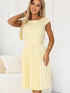 LILA Klasické plisované šaty s krátkými rukávy a páskem  žluté model 22130812 - numoco