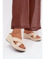 Dámské pantofle na platformě z eko semiše béžové model 21919335 - Boto Dámské pantofle na platformě z eko semiše béžové model 21919335 - Boto