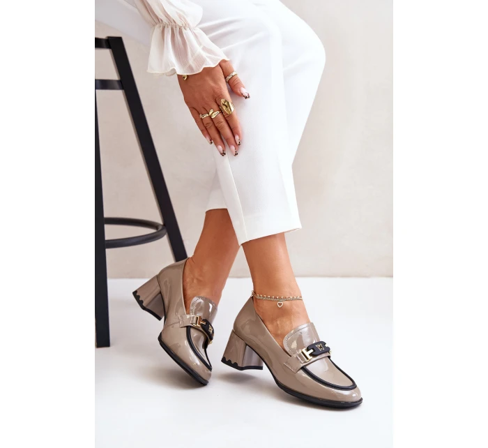 Lakované Dámské Polobotky Na Podpatku S Dekorací Béžové model 21673919 - Artiker