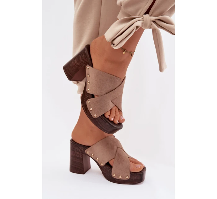 Dámské sandály na podpatku se zlatými přezkami tmavě béžové Nerelle