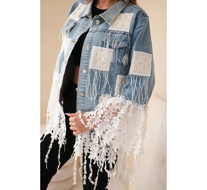 Dámská bavlněná džínová bunda s třásněmi a krajkou v boho stylu světle džínová
