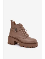 Kožené dámské kotníkové boty na klínu s ozdobným páskem zateplené model 21710528 tmavě béžové - Zazoo