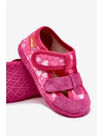Dětské papuče na suchý zip – růžové Reathiana (s motivem srdíček) Dětské papuče na suchý zip – růžové Reathiana (s motivem srdíček)