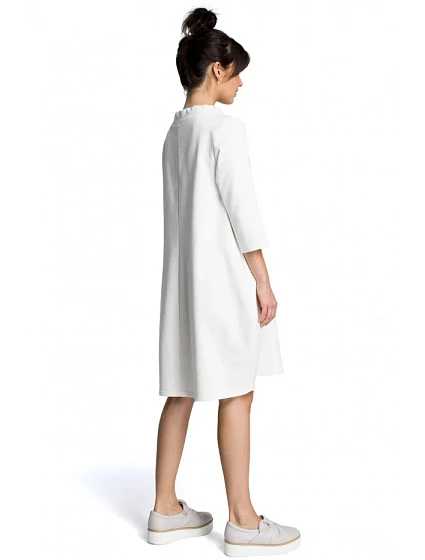 šaty s páskem na zavázání ecru barva model 18001776 - BeWear šaty s páskem na zavázání ecru barva model 18001776 - BeWear