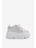 Kožené sneakersy na platformě model 21683567 stříbrné - CheBello