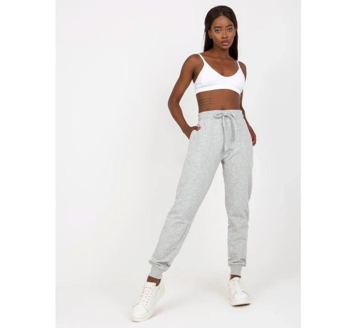 B 005 tepláky.04X šedá