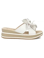 Dámské kožené žabky s květinou bílé Filippo DK7636 na platformách