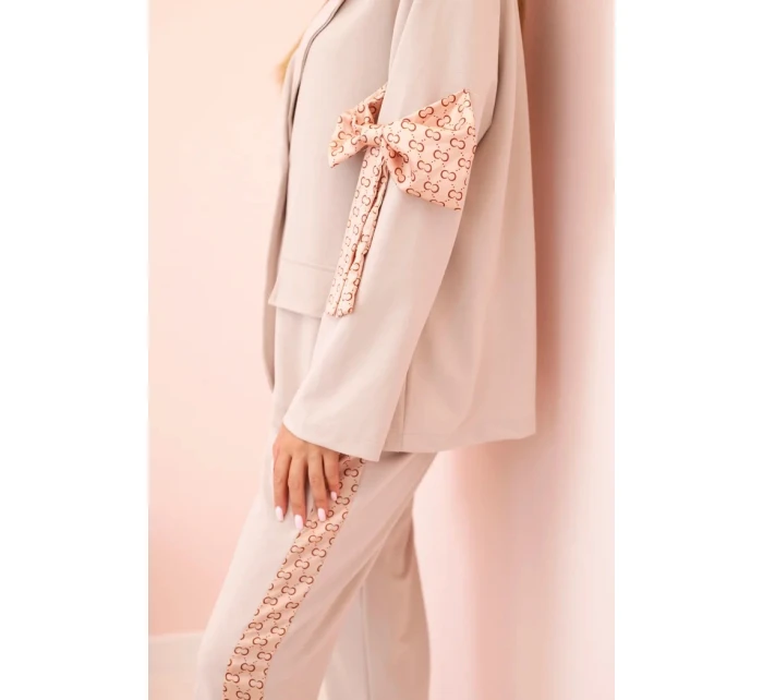 Dámská souprava s viskózou – sako s klopami a kalhoty s lampasem béžový