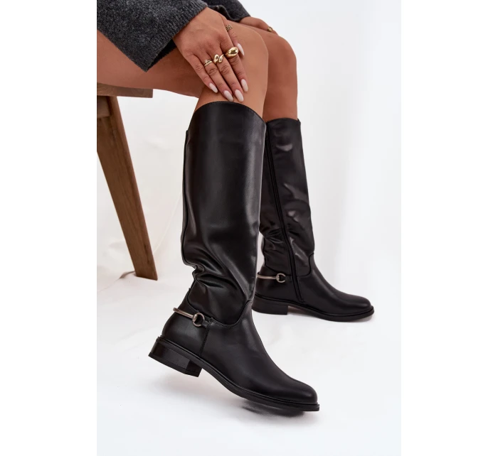 Zateplené dámské kozačky na ploché podrážce s ozdobným detailem Černé model 21714930 - Boto Zateplené dámské kozačky na ploché podrážce s ozdobným detailem Černé model 21714930 - Boto