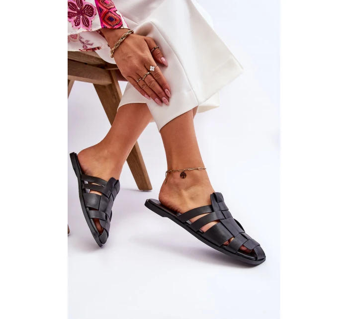 Dámské pruhované pantofle Černá model 21622411 - Boto Dámské pruhované pantofle Černá model 21622411 - Boto