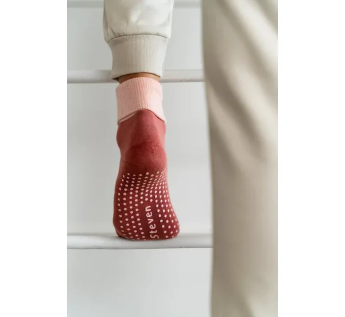 Dámské ponožky s protiskluzovou úpravou ABS 126