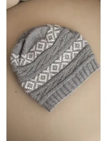 Dámská zimní čepice s vzorem a vlnou model 21725332 šedá - K-Fashion