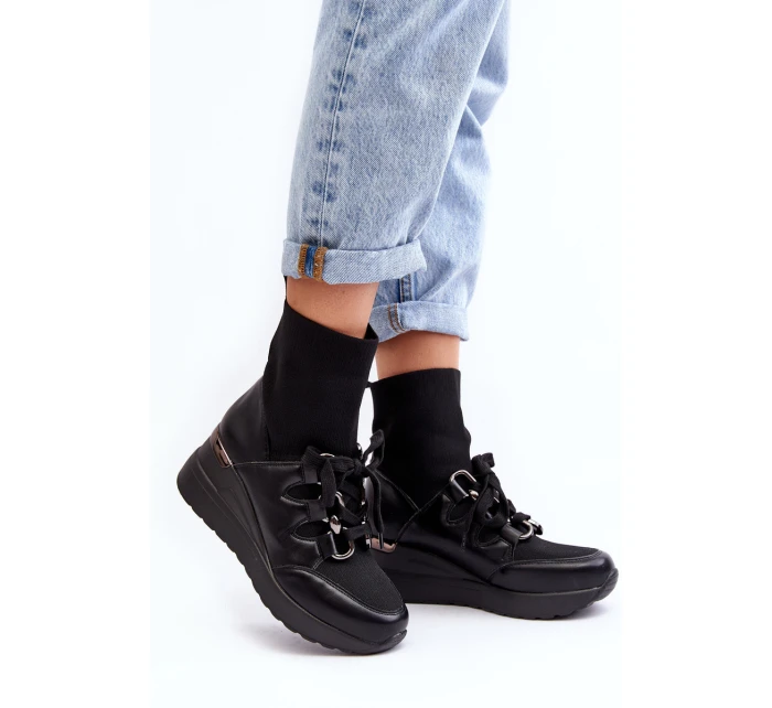 Dámské Botky Na Koturnu Se Soketou Černé Helladina Dámské Botky Na Koturnu Se Soketou Černé Helladina