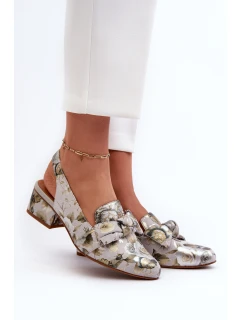 Dámské kožené sandály na nízkém podpatku s květinami model 21659986 Zelené - Maciejka