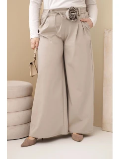 Dámské kalhoty Plus Size s širokou nohavicí a ozdobným květem v pase béžové
