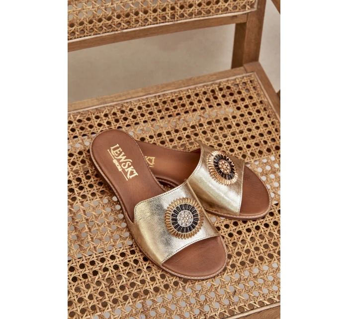 Kožené sandály s ozdobou na plochém podpatku Zazoo model 21682450 zlaté - Boto