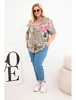 Dámská bavlněná halenka Plus Size s výstřihem do V v model 22043068 vzoru khaki - K-Fashion