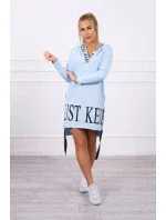 Šaty s kapucí a potiskem modré Šaty s kapucí a potiskem modré