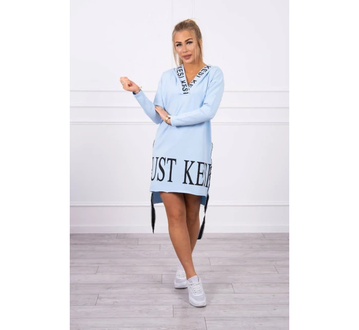 Šaty s kapucí a potiskem modré Šaty s kapucí a potiskem modré