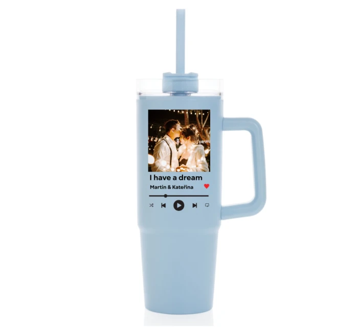 Cestovní termoska s průhledným víčkem s vlastním odkazem na oblíbenou písničku