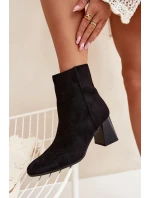Dámské Botky Z Eko Semiše Na Podpatku Se Zipem Černé model 21704683 - Boto Dámské Botky Z Eko Semiše Na Podpatku Se Zipem Černé model 21704683 - Boto