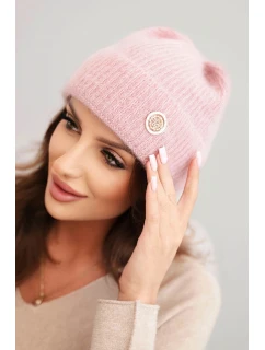 Dámská zimní čepice model 21441776 s ozdobným knoflíkem pudrově růžová - K-Fashion