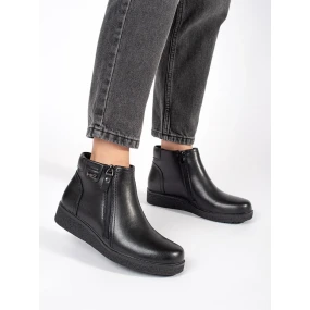 Komfortní černé  kotníčkové boty dámské na plochém podpatku