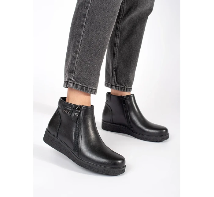 Komfortní černé  kotníčkové boty dámské na plochém podpatku